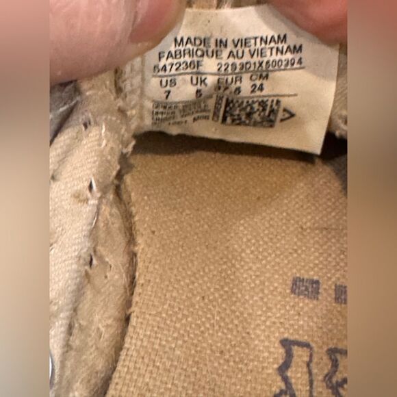 Tan Eyelet Converse size 7 - Picture 3 of 10